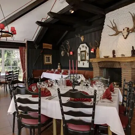 Restaurant Zum Jaegerheim Mit Innenpool Hotel Wendeburg