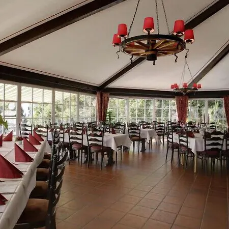 Hotel Restaurant Zum Jaegerheim Mit Innenpool