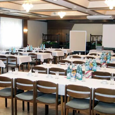 Restaurant Zum Jaegerheim Mit Innenpool 3* Wendeburg