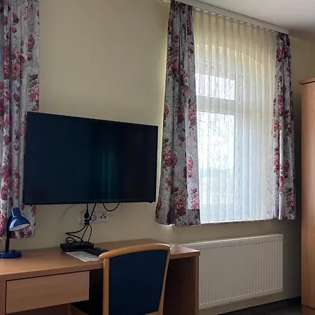 Hotel Restaurant Zum Jaegerheim Mit Innenpool 3*