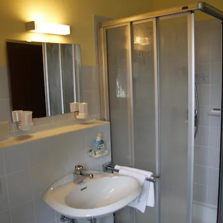 Hotel Restaurant Zum Jaegerheim Mit Innenpool 3*