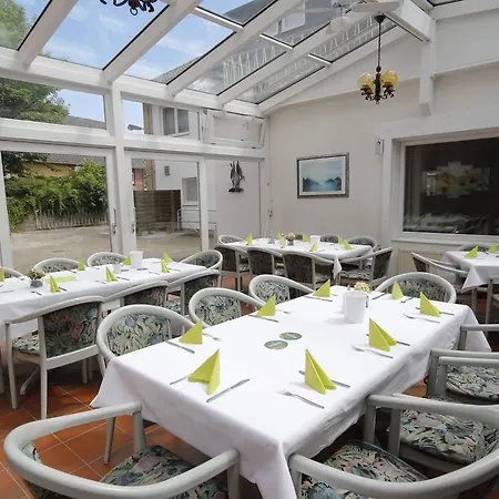 Restaurant Zum Jaegerheim Mit Innenpool Wendeburg