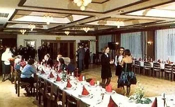 Restaurant Zum Jaegerheim Mit Innenpool Wendeburg